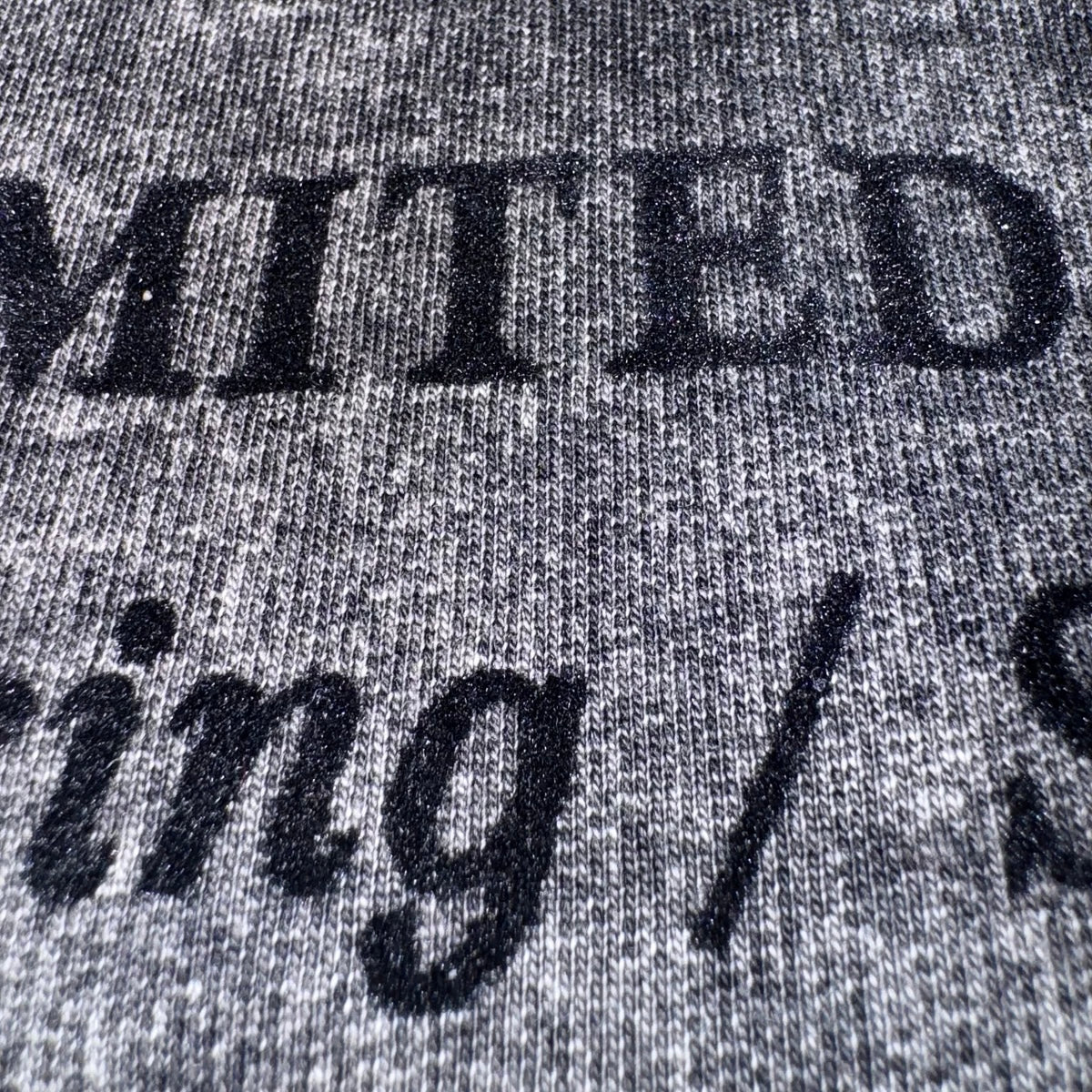 TEXTURED ASH TEE